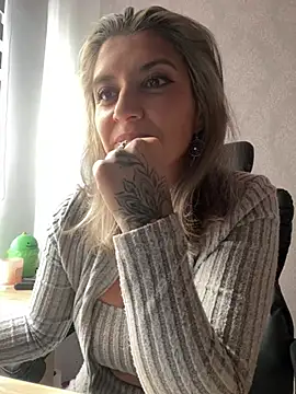 Snapshot of Isabella_varella- chatting on 07/10/26, 02:08 Isabella varella- online show from 07/10/26, 02:08