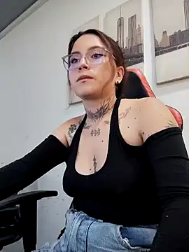 cute mara online show from 04/10/26, 06:12