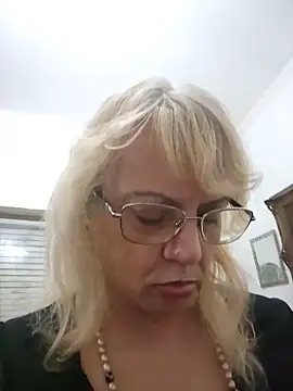 MatureElegantWidow online show from 05/19/26, 11:55