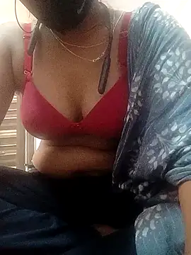 Snapshot of SWEETI_HORNY50 chatting on 04/07/26, 10:37 SWEETI HORNY50 online show from 04/07/26, 10:37