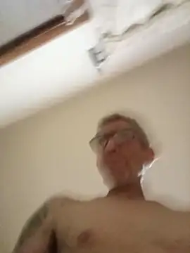 Snapshot of chris-sbh11 chatting on 05/15/26, 01:34 chris-sbh11 online show from 05/15/26, 01:34