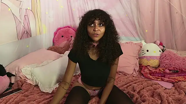 mia hart online show from 06/21/26, 07:33