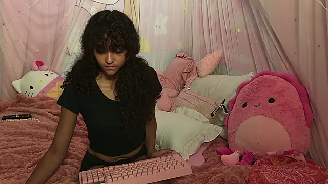mia hart online show from 06/30/26, 05:19