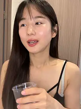 Snapshot of Hinako_0012 chatting on 05/27/26, 04:20 Hinako 0012 online show from 05/27/26, 04:20