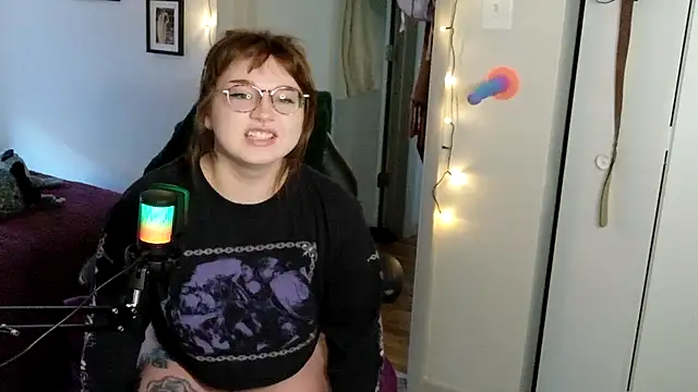 quinniecat online show from 04/08/26, 11:27