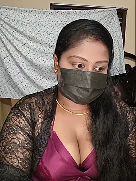 Snapshot of Romantic_Woman chatting on 05/18/26, 04:13 Romantic Woman online show from 05/18/26, 04:13