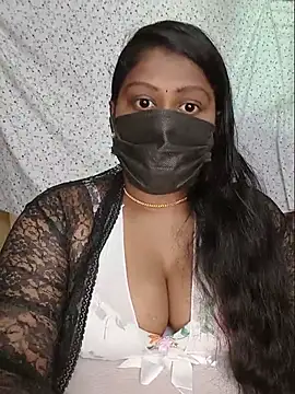 Snapshot of Romantic_Woman chatting on 05/20/26, 10:54 Romantic Woman online show from 05/20/26, 10:54