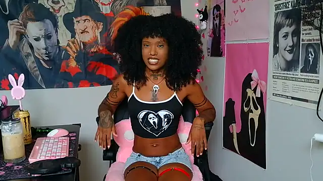 Snapshot of spookiebaddie chatting on 06/05/26, 10:15 spookiebaddie online show from 06/05/26, 10:15