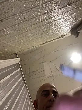 tubeton online show from 04/23/26, 08:22