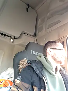 jozsi1995 online show from 04/07/26, 04:57