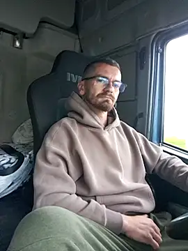 jozsi1995 online show from 05/12/26, 03:36