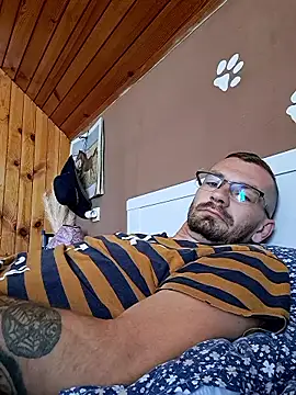 jozsi1995 online show from 06/12/26, 07:40