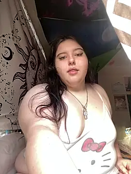 Snapshot of avery__1 chatting on 06/14/26, 06:04 avery 1 online show from 06/14/26, 06:04