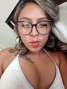 AuraDivine online show from 04/05/26, 07:22