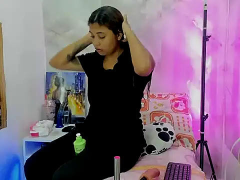 EllyBloom online show from 04/25/26, 01:41