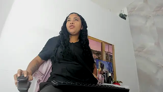 Snapshot of EllyBloom chatting on 07/14/26, 01:39 EllyBloom online show from 07/14/26, 01:39