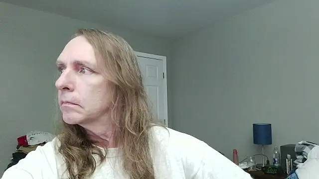 Snapshot of Magnus_Luv chatting on 07/14/26, 10:04 Magnus Luv online show from 07/14/26, 10:04