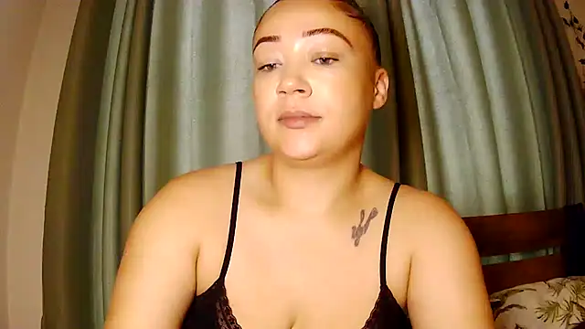 Snapshot of Theone_T chatting on 06/22/26, 06:21 Theone T online show from 06/22/26, 06:21