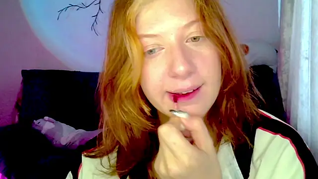 Snapshot of earn_my_lily chatting on 04/20/26, 07:00 earn my lily online show from 04/20/26, 07:00
