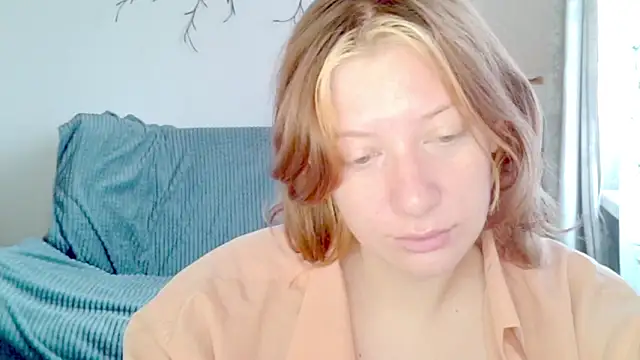 Snapshot of earn_my_lily chatting on 04/27/26, 06:00 earn my lily online show from 04/27/26, 06:00