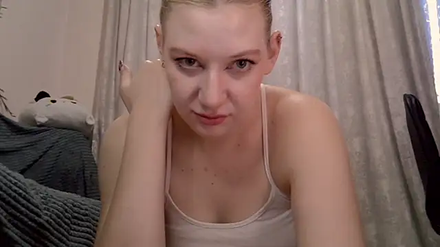 Snapshot of earn_my_lily chatting on 05/15/26, 09:16 earn my lily online show from 05/15/26, 09:16
