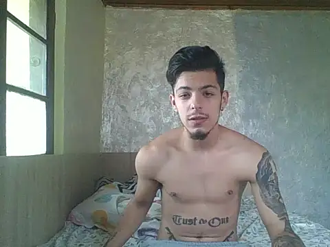Snapshot of robertmrn112 chatting on 05/19/26, 10:54 robertmrn112 online show from 05/19/26, 10:54