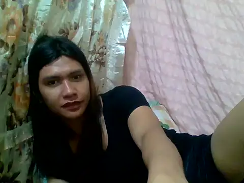 Snapshot of luna_veille chatting on 05/18/26, 05:52 luna veille online show from 05/18/26, 05:52