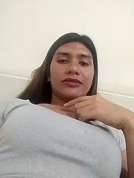 Snapshot of luna_veille chatting on 05/22/26, 03:50 luna veille online show from 05/22/26, 03:50
