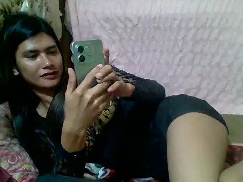 Snapshot of luna_veille chatting on 05/29/26, 01:03 luna veille online show from 05/29/26, 01:03