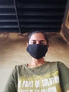 Snapshot of x_priya chatting on 04/08/26, 07:19 x priya online show from 04/08/26, 07:19