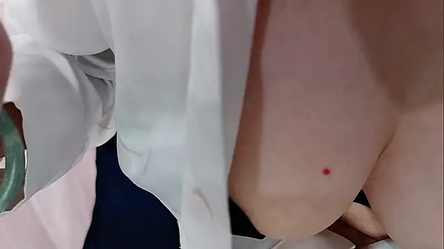 minami-yuiyui online show from 04/23/26, 01:29