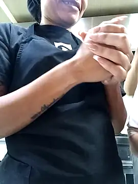 Snapshot of Zeyra_hot chatting on 04/11/26, 06:23 Zeyra hot online show from 04/11/26, 06:23