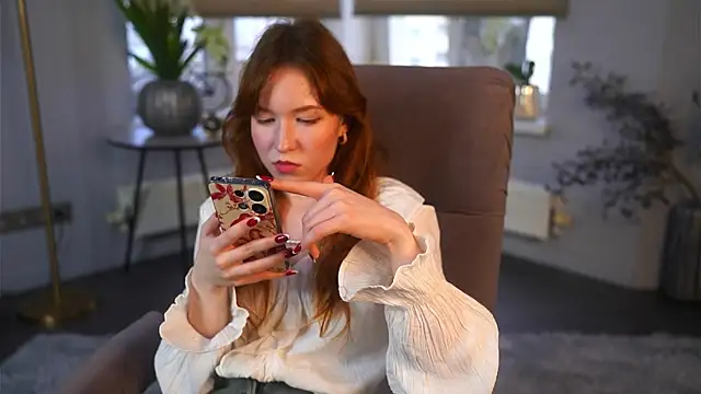 Snapshot of AvisKaplin chatting on 04/07/26, 01:11 AvisKaplin online show from 04/07/26, 01:11