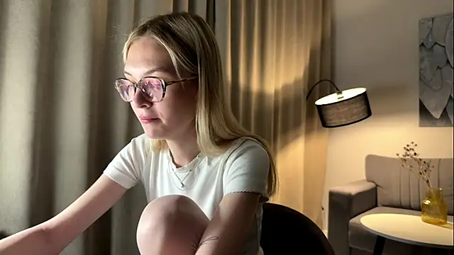 EvelineMolima online show from 04/08/26, 07:03