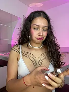 Snapshot of Dreanaa chatting on 05/14/26, 08:26 Dreanaa online show from 05/14/26, 08:26