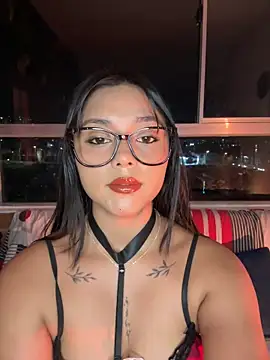 Snapshot of Pocajontas25 chatting on 04/13/26, 02:28 Pocajontas25 online show from 04/13/26, 02:28