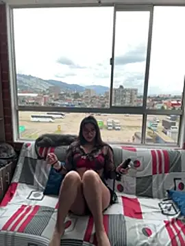 Snapshot of Pocajontas25 chatting on 04/13/26, 04:45 Pocajontas25 online show from 04/13/26, 04:45