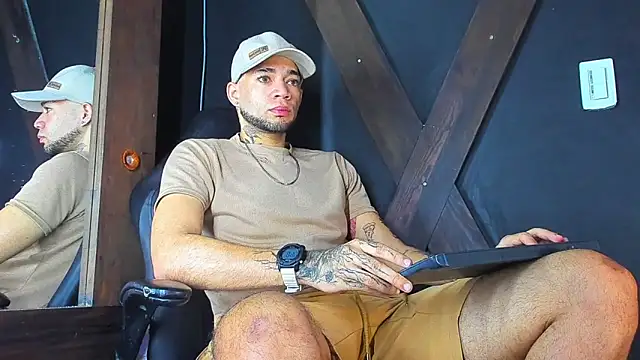 Daniel huge22 online show from 04/17/26, 01:47