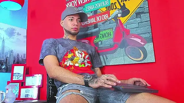 Daniel huge22 online show from 04/28/26, 02:00