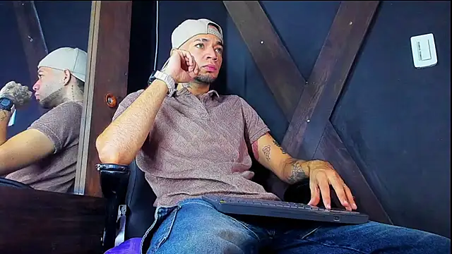 Daniel huge22 online show from 04/29/26, 01:37
