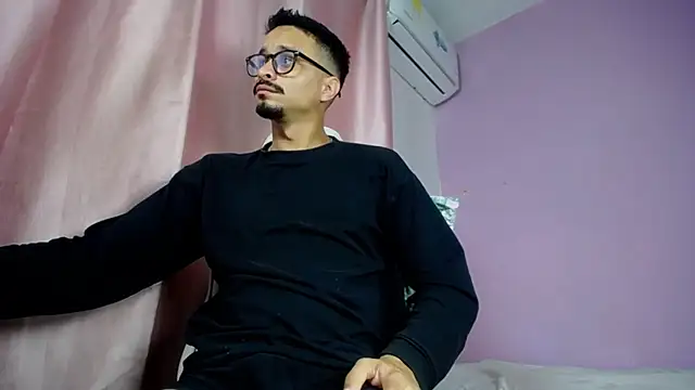 Amir guy  online show from 05/08/26, 01:05