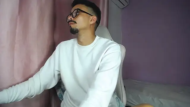 Amir guy  online show from 05/11/26, 04:04