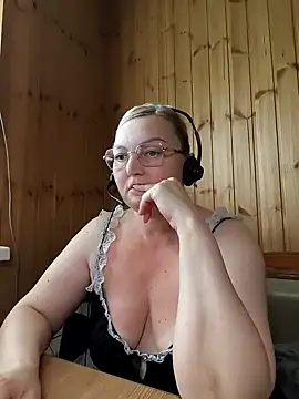 Snapshot of White-Chocolatte chatting on 05/07/26, 01:05 White-Chocolatte online show from 05/07/26, 01:05