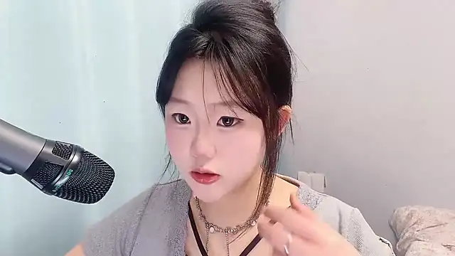 Snapshot of Lilababy00 chatting on 04/18/26, 02:15 Lilababy00 online show from 04/18/26, 02:15
