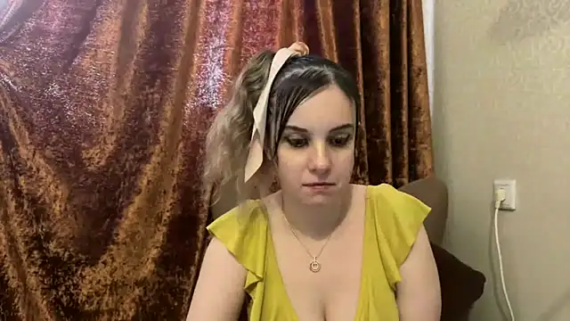 Snapshot of SakuraBliss_ chatting on 06/17/26, 10:28 SakuraBliss online show from 06/17/26, 10:28