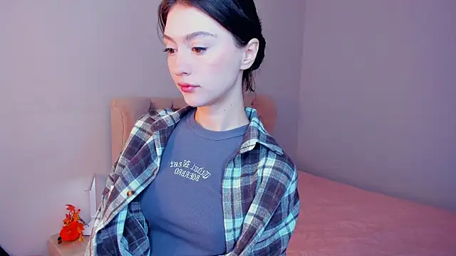 Snapshot of LibbieSchworm chatting on 04/13/26, 08:42 LibbieSchworm online show from 04/13/26, 08:42