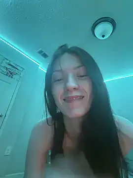 Snapshot of Munchkinbaby72318 chatting on 06/15/26, 01:52 Munchkinbaby72318 online show from 06/15/26, 01:52