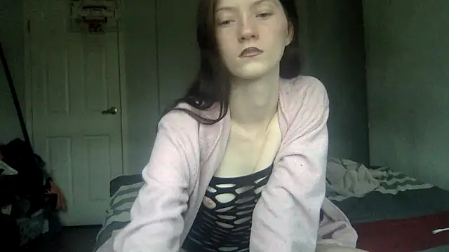 Snapshot of Munchkinbaby72318 chatting on 07/01/26, 07:02 Munchkinbaby72318 online show from 07/01/26, 07:02