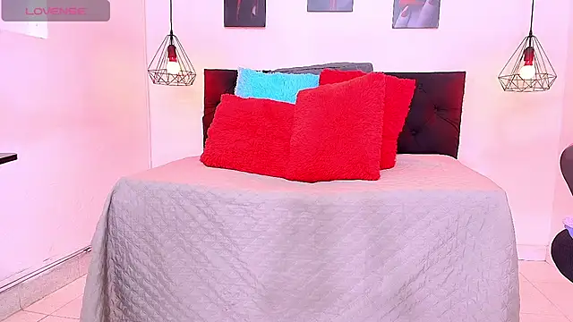 Snapshot of hilary_banks1 chatting on 07/11/26, 04:48 hilary banks1 online show from 07/11/26, 04:48