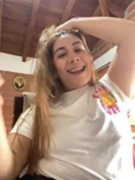 Snapshot of _BellaSmith_ chatting on 05/19/26, 02:12 BellaSmith online show from 05/19/26, 02:12